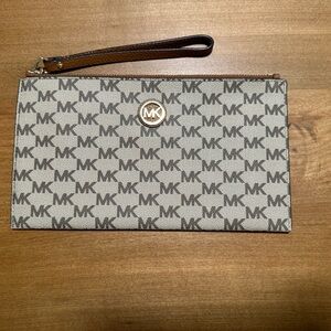 Michael Kors Jet Set Large Zip Clutch Wristlet